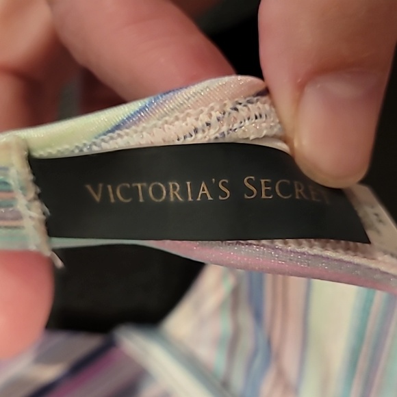 Victorias secret Hottie Halter bikini top, like new, size 34C - Picture 8 of 9